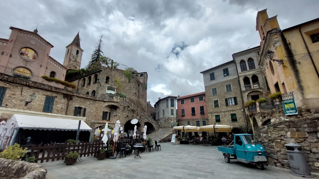 Apricale, un salto nel passato 🕜